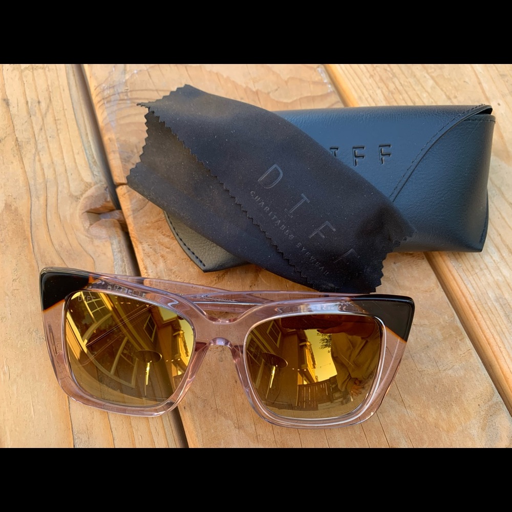 Diff Lizzy Sunglasses